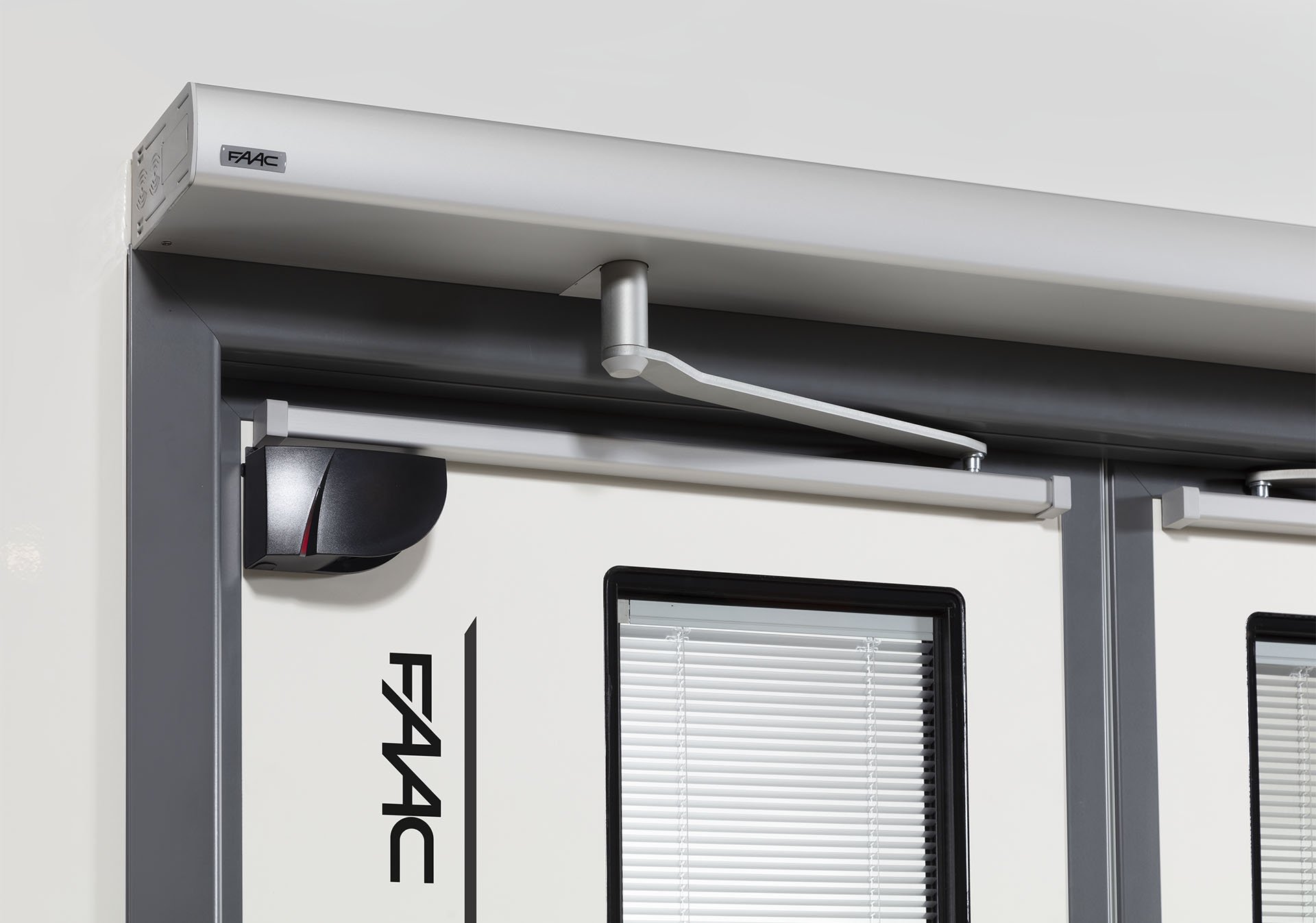 FAAC_A952_Swing_Door_Automation_Gallery3